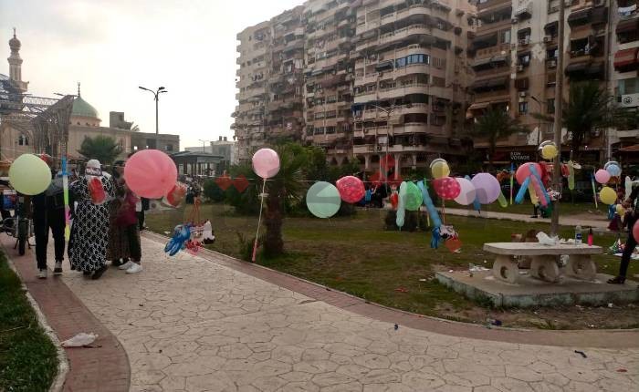 بالونات وعيديات.. بورسعيد تحتفل بالعيد