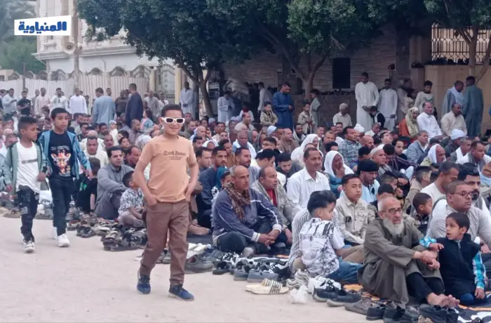 "صلة الرحم" والدعاء لـ "فلسطين" يتصدران عيد الفطر في المنيا