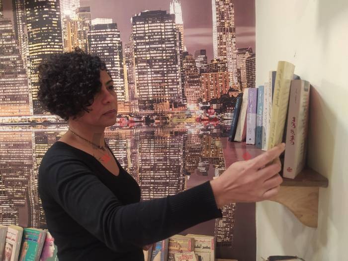 "من النساء إلى النساء".. كتب بالمجان في المعرض السنوي لدار "هُن"