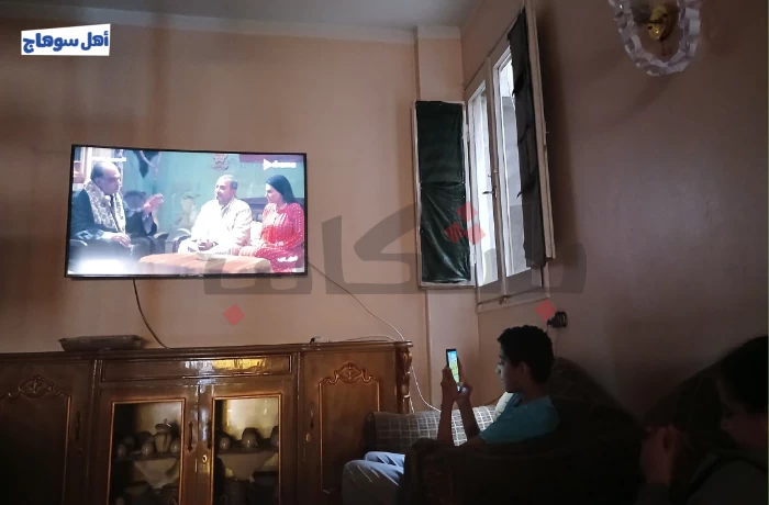 التلفزيون في رمضان.. من "لمّة" العائلة إلى عزلة الشاشات الصغيرة