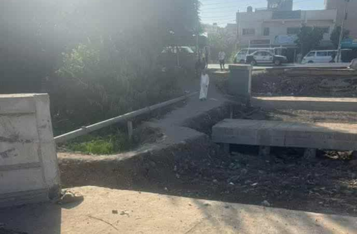 أتربة ومضايقات.. معاناة سكان "الطويلة" بطلخا بعد توقف إنشاء الكوبري