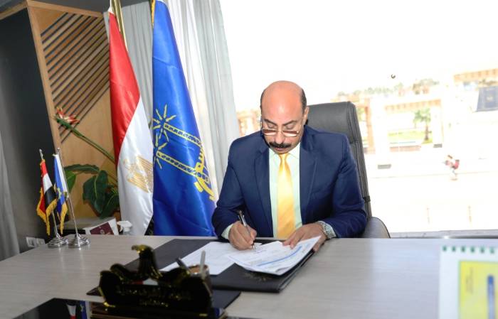 محافظ أسوان يعتمد نتيجة الشهادة الإعدادية بنسبة نجاح 75.83 % 