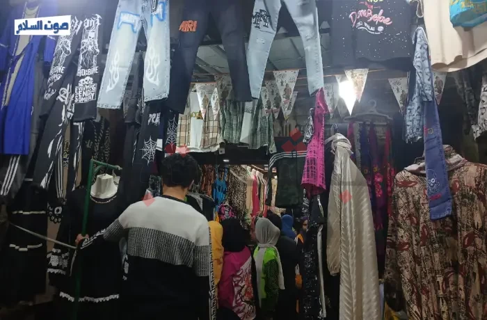 تحت وطأة "التقشف".. أسر تستغني عن "ملابس العيد" في دار السلام