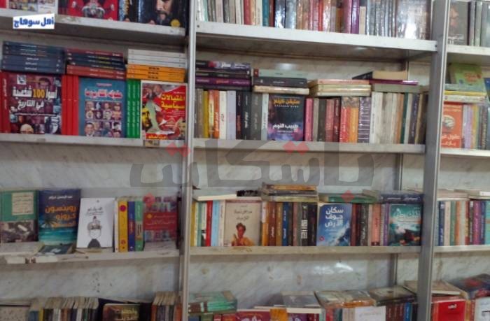 قلة الإقبال وارتفاع أسعار الكتب.. أبرز تحديات "معرض سوهاج الأول للكتاب"