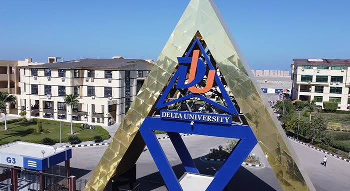 جامعة الدلتا تفاجئ طلابها قبل الامتحانات: الحضور إلزامي حتى المساء