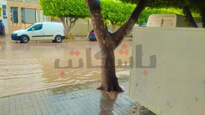 سماء بني خلاد تُمطر بغزارة وانتشار السحب الرعدية