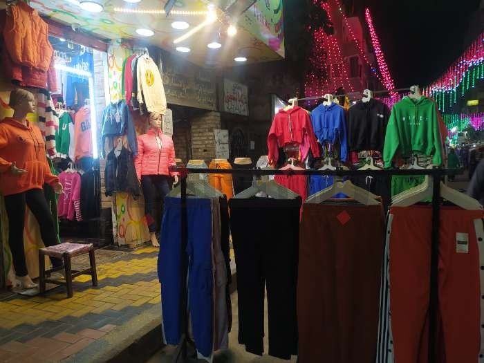 بحثًا عن "جاكت" شتوي في محال “دار السلام”.. السعر يحكُم