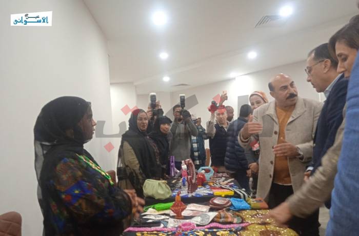 بجانب زيارة عدة مشاريع.. رئيس الوزراء يفتتح مكتبة مصر العامة في أسوان