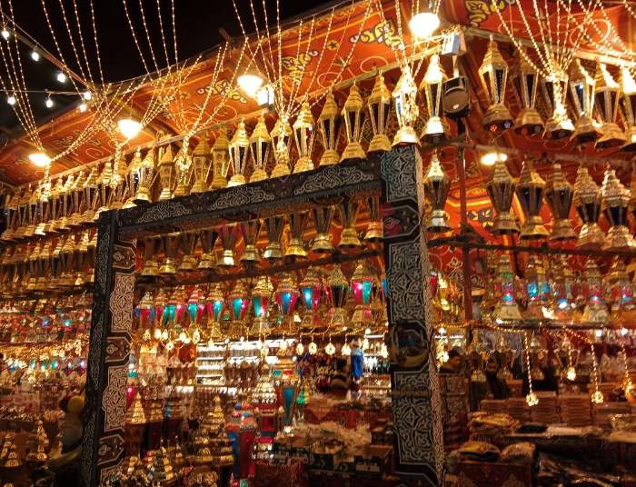 ألبوم صور - شوارع المنصورة تتزين بالفوانيس والزينة لاستقبال شهر رمضان