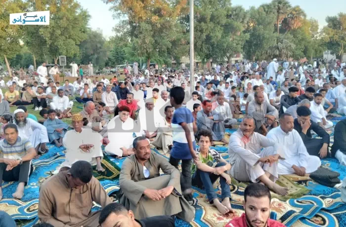 آلاف المصلين يؤدون صلاة عيد الأضحى في أسوان (ألبوم صور)