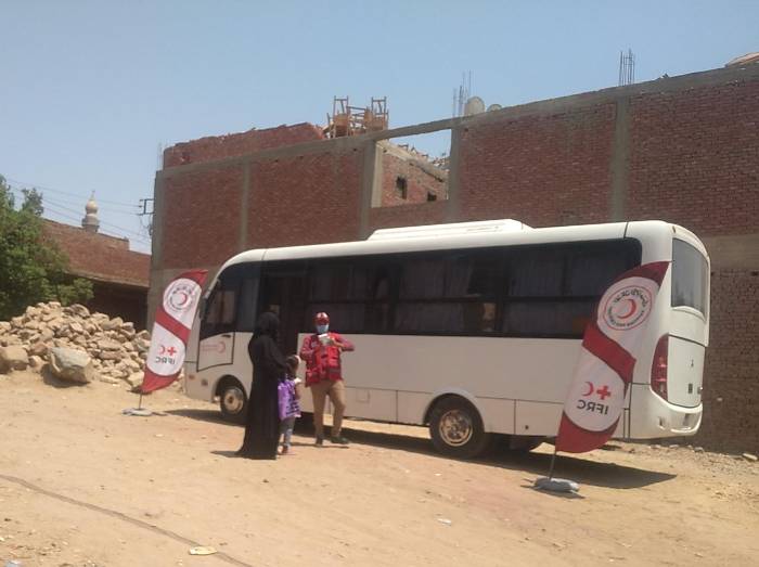 أهالي السد العالي يشيدون بقافلة الهلال الأحمر الطبية