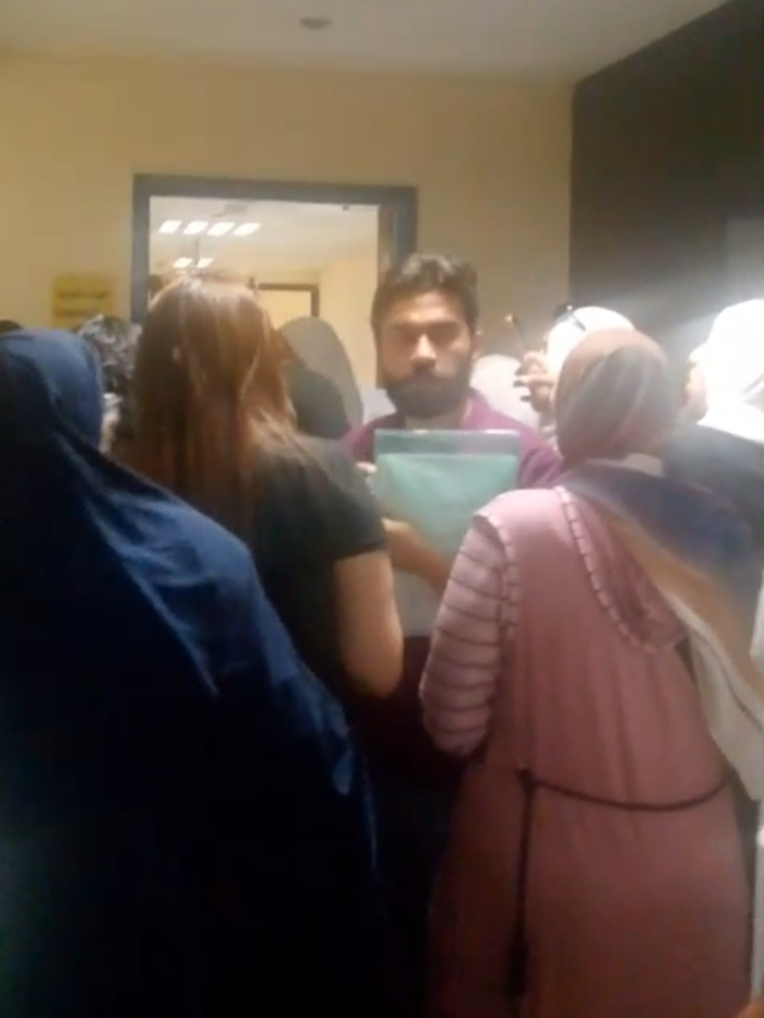 مرضى "هرمل" ينظمون وقفة احتجاجية لصرف العلاج