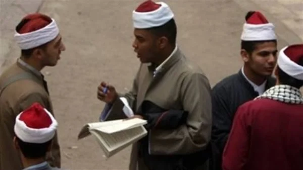 طلاب الثانوية الأزهرية يمتحنون الاستاتيكا