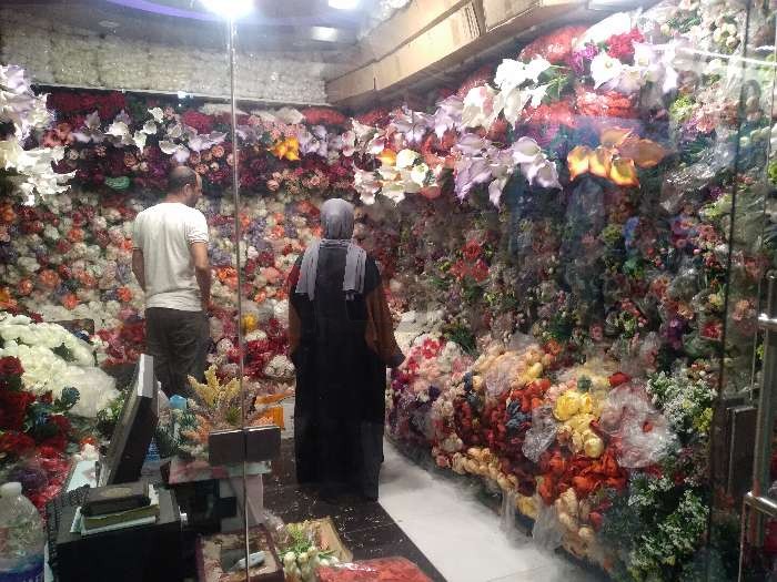 الورد الاصطناعي..سوق بدأ في الانتعاش فطالته أزمة الدولار