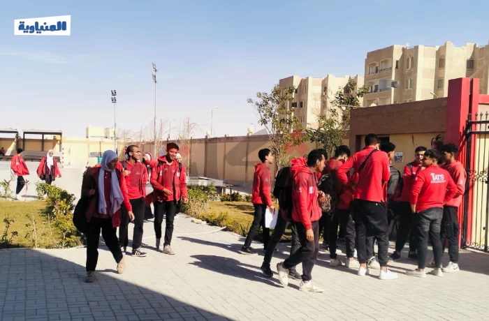 طلاب الأول الثانوي: "امتحان الإنجليزي في مستوى الطالب المتوسط"