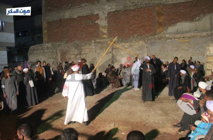 «الصعايدة وصلوا».. التحطيب أبرز معالم الليلة الختامية للسيدة زينب