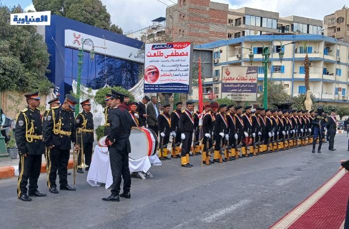 إكليل زهور احتفالًا بالعيد القومي للمنيا الـ105