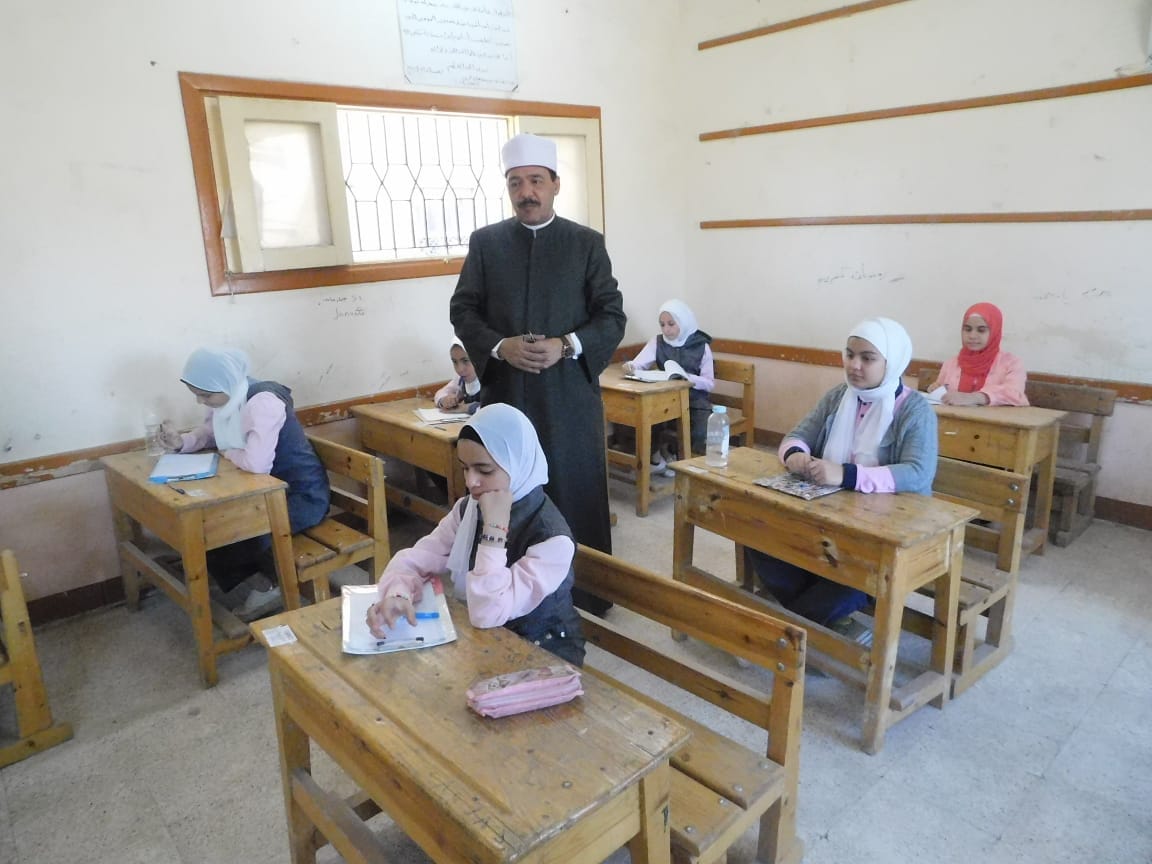 طلاب الشهادة الإبتدائية الأزهرية يختلفون حول مدى صعوبة امتحان القرآن الكريم