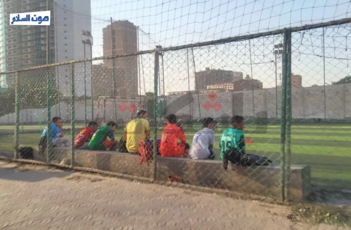 كرة القدم في دار السلام.. اللعب لمن يدفع (ألبوم صور)