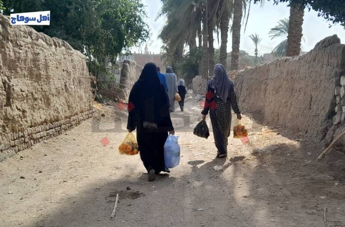 نجع بلا مواصلات.. أهالي الشريفات: «أرهقنا السير على الأقدام»