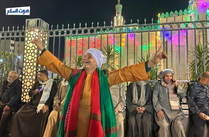 نور ومحبة.. الليلة الختامية لمولد السيدة زينب (ألبوم صور)