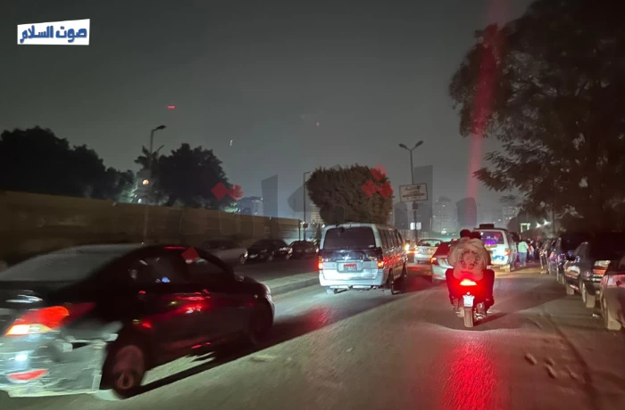 "عواميد إنارة لا تعمل".. ظلام "شارع المدق" يربك المرور ويهدد بالحوادث