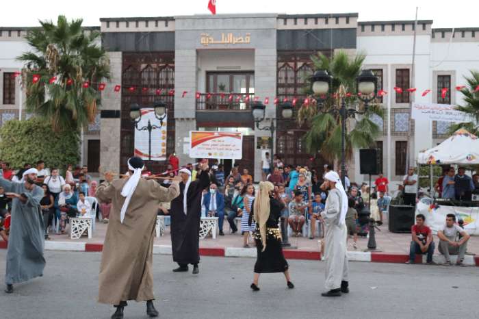 لدواعٍ أمنية.. تغيير مكان عرضين بمهرجان بوزلفة إلى قاعة أضيق