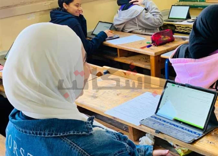 كيف رأى الطلبة قرار  "وقف تنفيذ اعتبار التابلت عهدة شخصية"؟ 