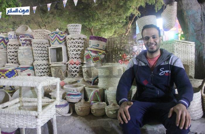 رحلة "محمود" من "مشغولات"سيدات "الأعلام" إلى المعادي