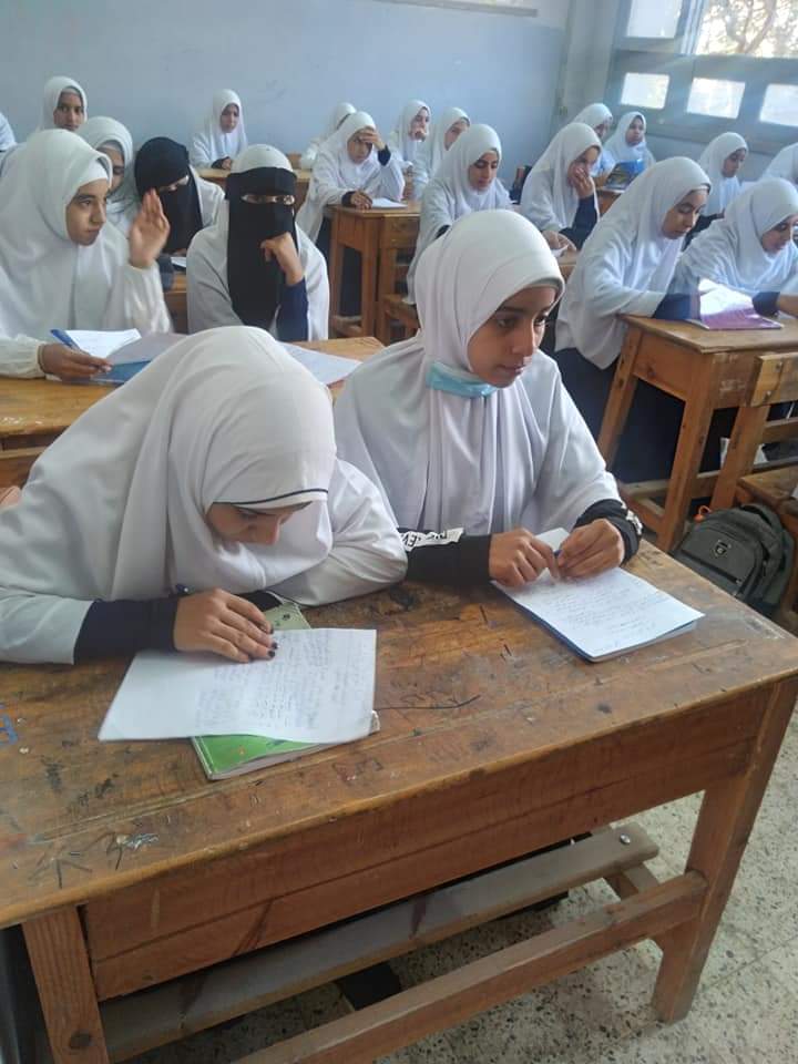 طلاب الثاني الإعدادي الأزهري: امتحان "الإنجليزي" سهل ماعدا سؤال "القطعة"