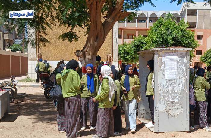 "بداية مبشرة”.. فرحة الشهادة الإعدادية بسهولة "اللغة العربية"