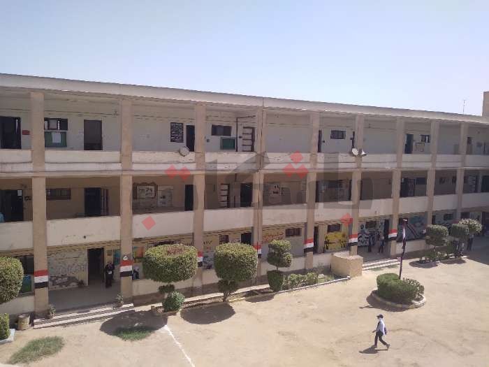 سعادة بين طلاب الأول الثانوي لسهولة امتحانيّ الفيزياء والجغرافيا