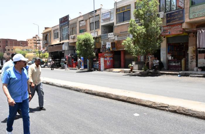 محافظ أسوان يتفقد إنشاء كوبري السيل.. مواطن: سيقينا من كوارث