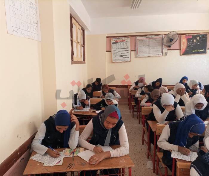 في ختام الامتحانات.. طلاب "الثاني الإعدادي" يختلفون حول "اللغة الإنجليزية"