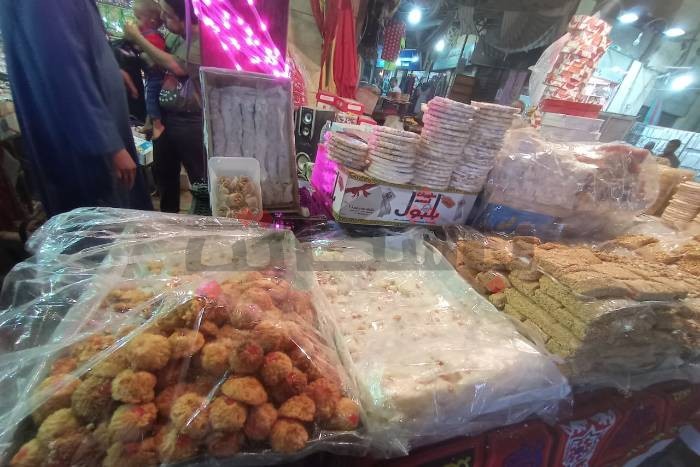 ببساطة وتوفير  نساء أسوان تصنع حلوى المولد في المنزل