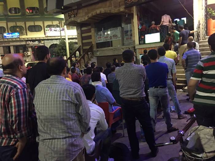 الليلة.. مشجعو الكرة في المنصورة يترقبون لقاء منتخبي مصر والجزائر