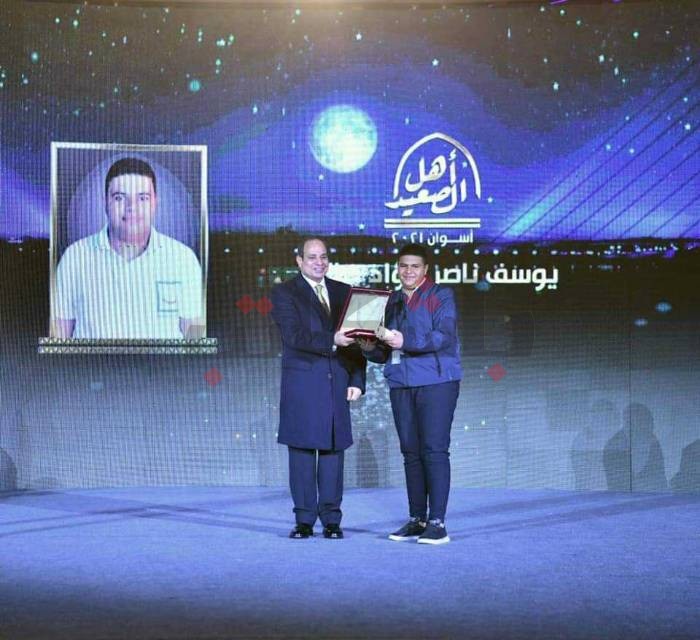 "أصغر متطوع في أسوان: "شعرت بالفخر لتكريمي من الرئيس