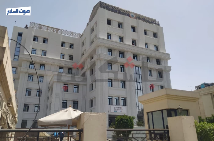 بسبب حق الانتفاع.. أطفال الأورام يعانون من الانتظار أمام مستشفى هرمل