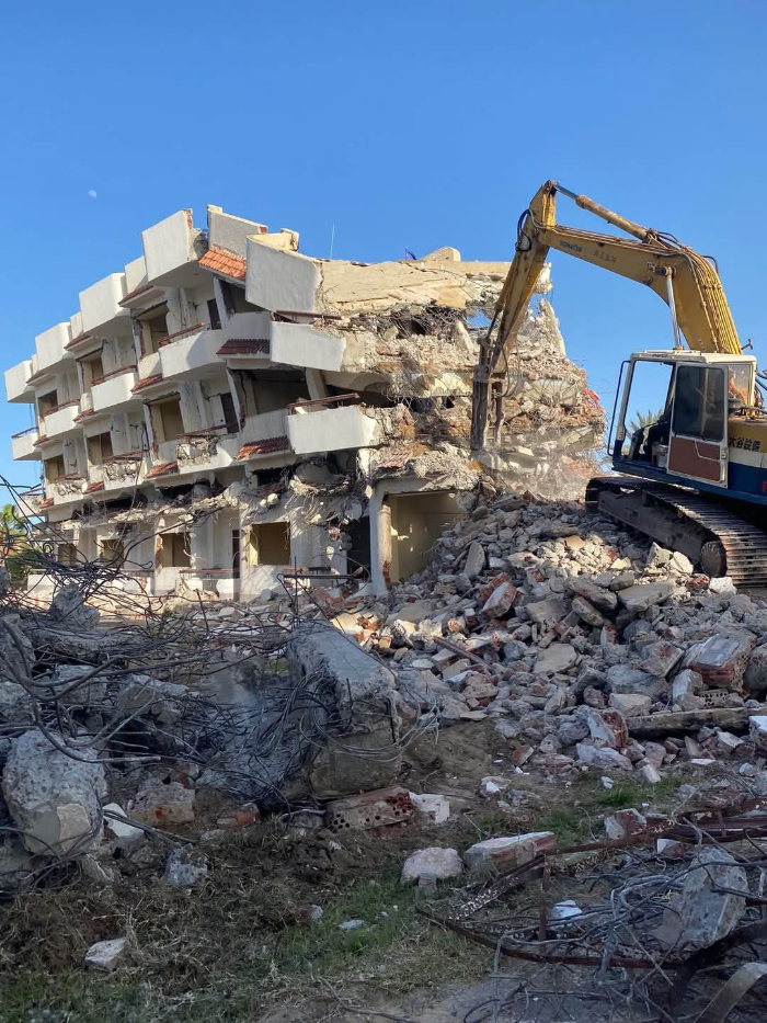 قرية الفردوس تحت الهدم.. مأساة 1167 مالكًا بين القانون والواقع