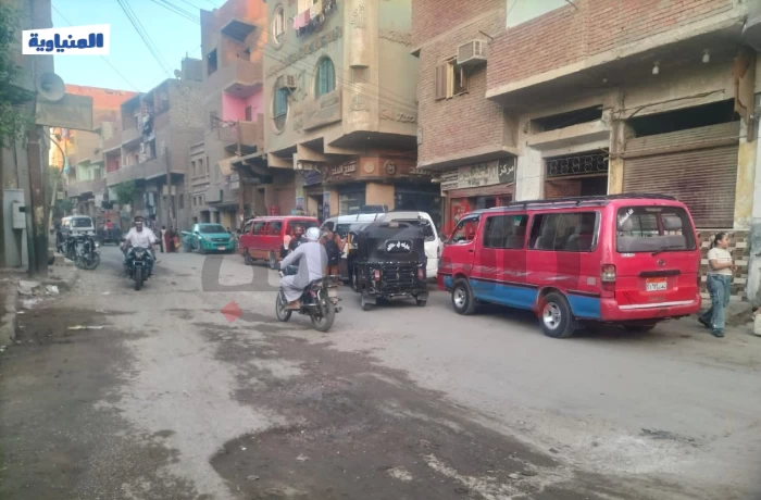 مشقة التنقل في المنيا.. ساعات على الطريق انتظارًا لوسيلة مواصلات
