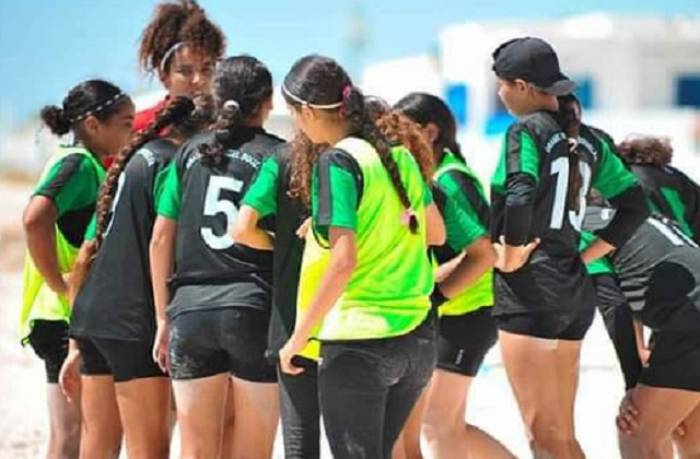 فريق "برتقال منزل بوزلفة" يتأهل لنهائي بطولة كرة اليد الشاطئية