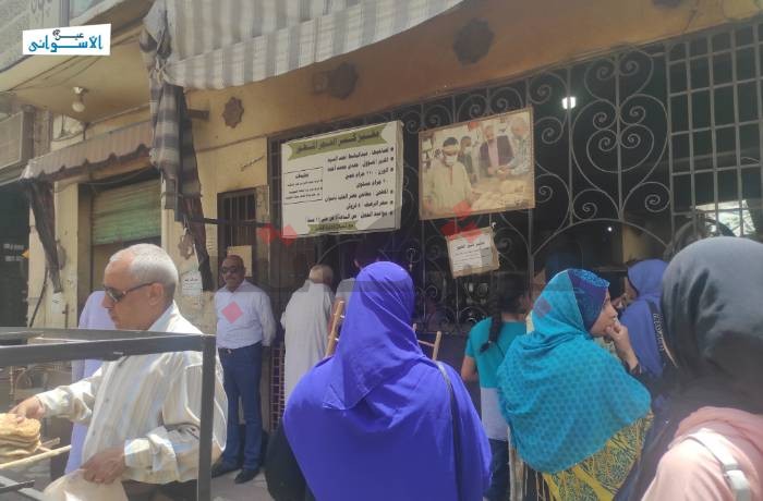 غضب والبحث عن بدائل.. حال المصريون بعد قرار رفع سعر الخبز المُدعّم