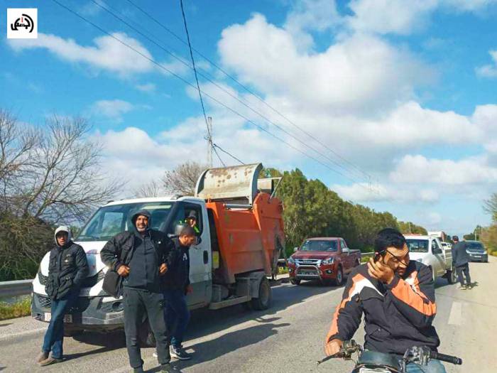 عمال ديوان الأراضي الدولية يحتجون لتأخر خلاص أجورهم