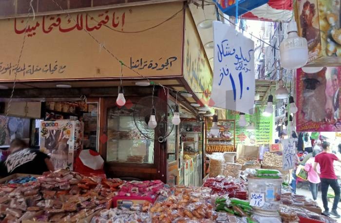 "مش عارفين نشتري الأساسيات ".. مواطنون يقاطعون حلوى المولد