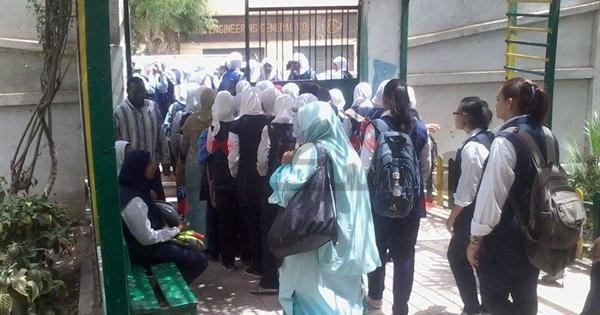 التطوع وعجز الميزانية.. نقص المدرسين في مدارس أسوان