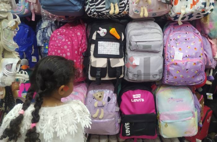 مش_مجاني| الزبون في محلات بيع ملابس المدرسة.. سؤال عن السعر وصدمة دون شراء