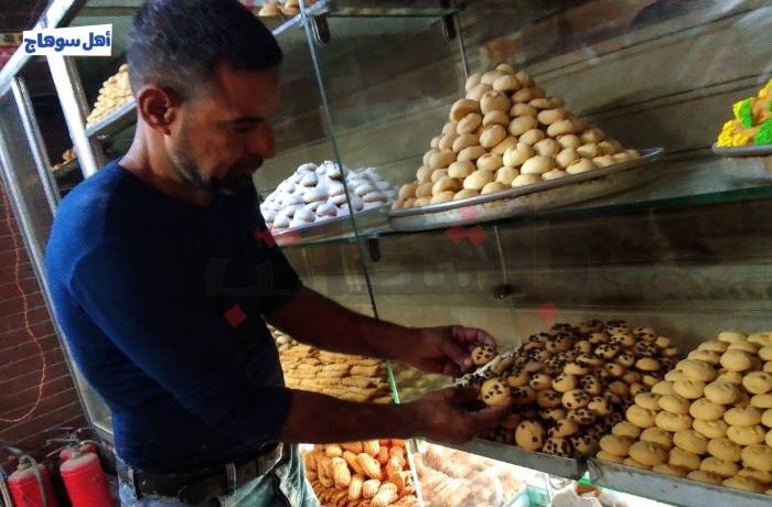 عن محاولات الحفاظ على "كحك وبسكويت العيد"