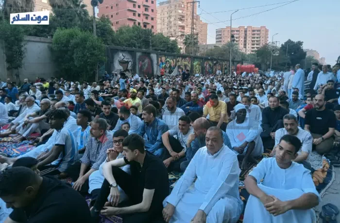 آلاف المصلين في مساجد وساحات دار السلام ومصر القديمة والمعادي (ألبوم صور)