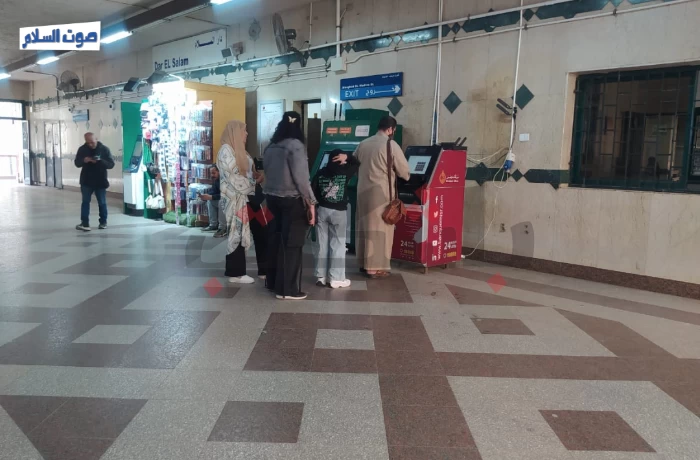 خارج الرقمنة.. دار السلام بلا ماكينات سحب و"إنستا باي" يزيد المعاناة