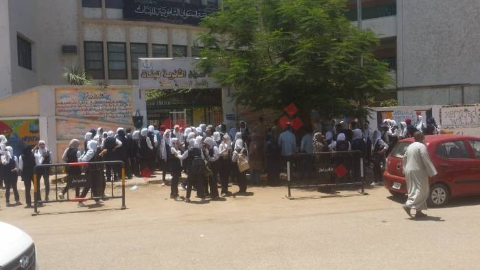 الحكومة تنفي الشائعات حول امتحانات الصف الأول والثاني الثانوي